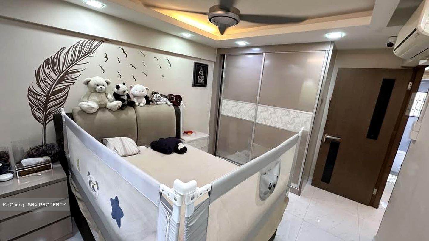 Blk 241 Jurong East Street 24 (Jurong East), HDB 3 Rooms #604908071